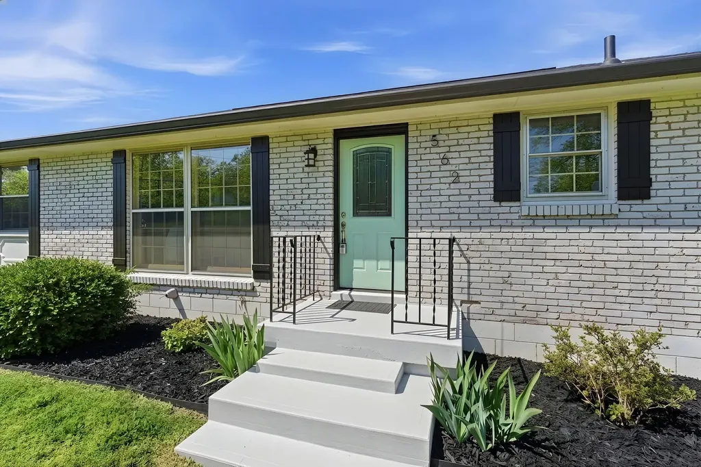 562 Walton Ferry Road Hendersonville TN 37075