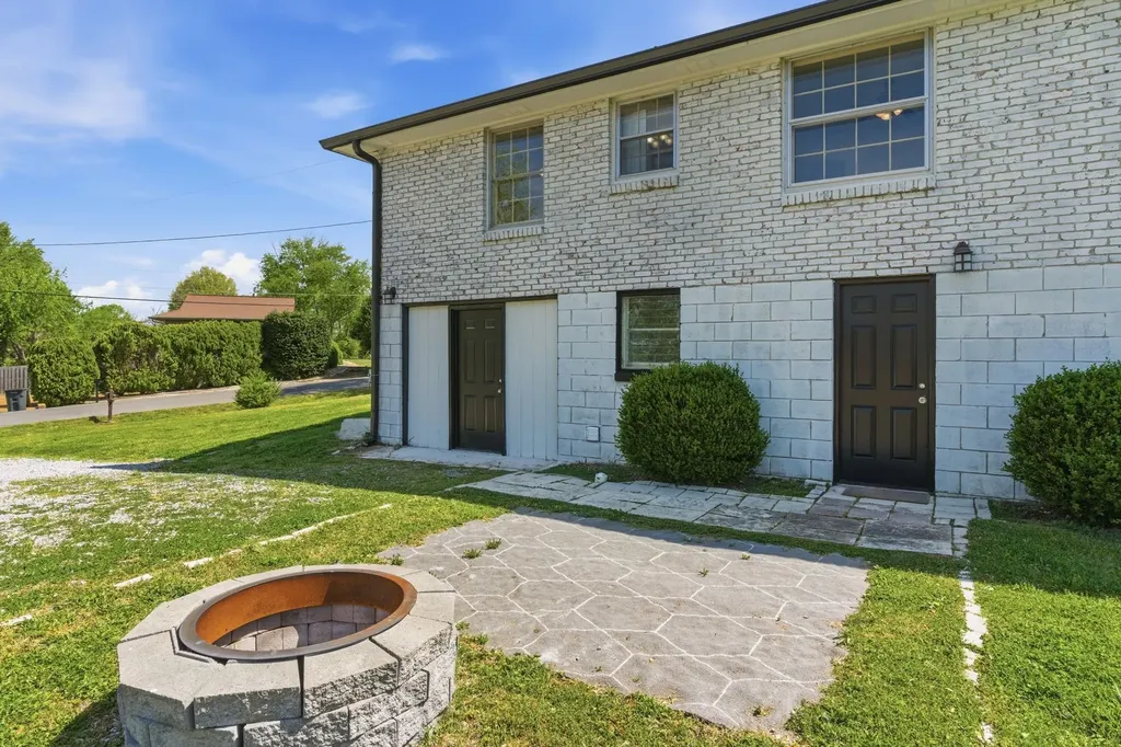 562 Walton Ferry Road Hendersonville TN 37075