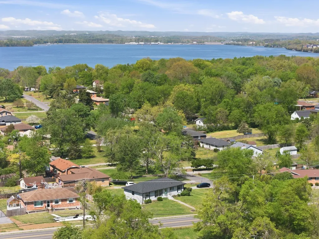 562 Walton Ferry Road Hendersonville TN 37075