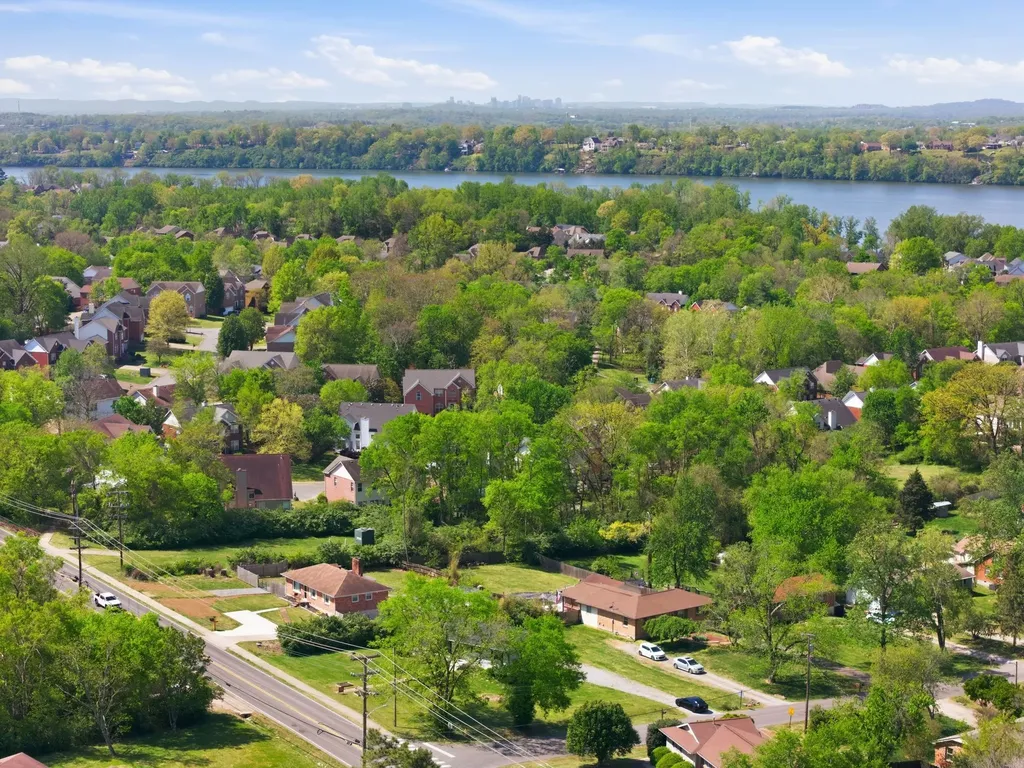 562 Walton Ferry Road Hendersonville TN 37075