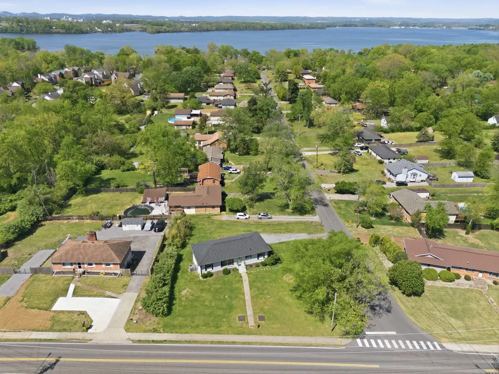 562 Walton Ferry Road Hendersonville TN 37075