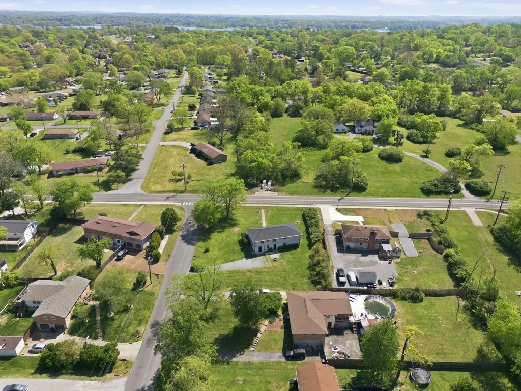562 Walton Ferry Road Hendersonville TN 37075