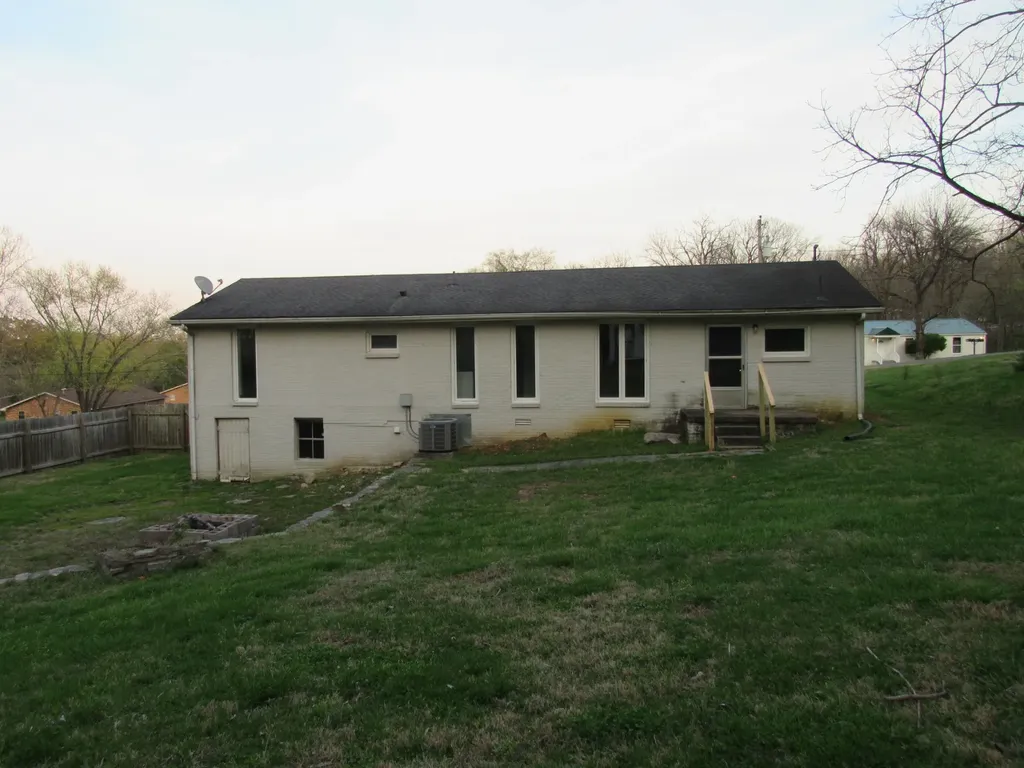 1842 Holloway Circle Lebanon TN 37090