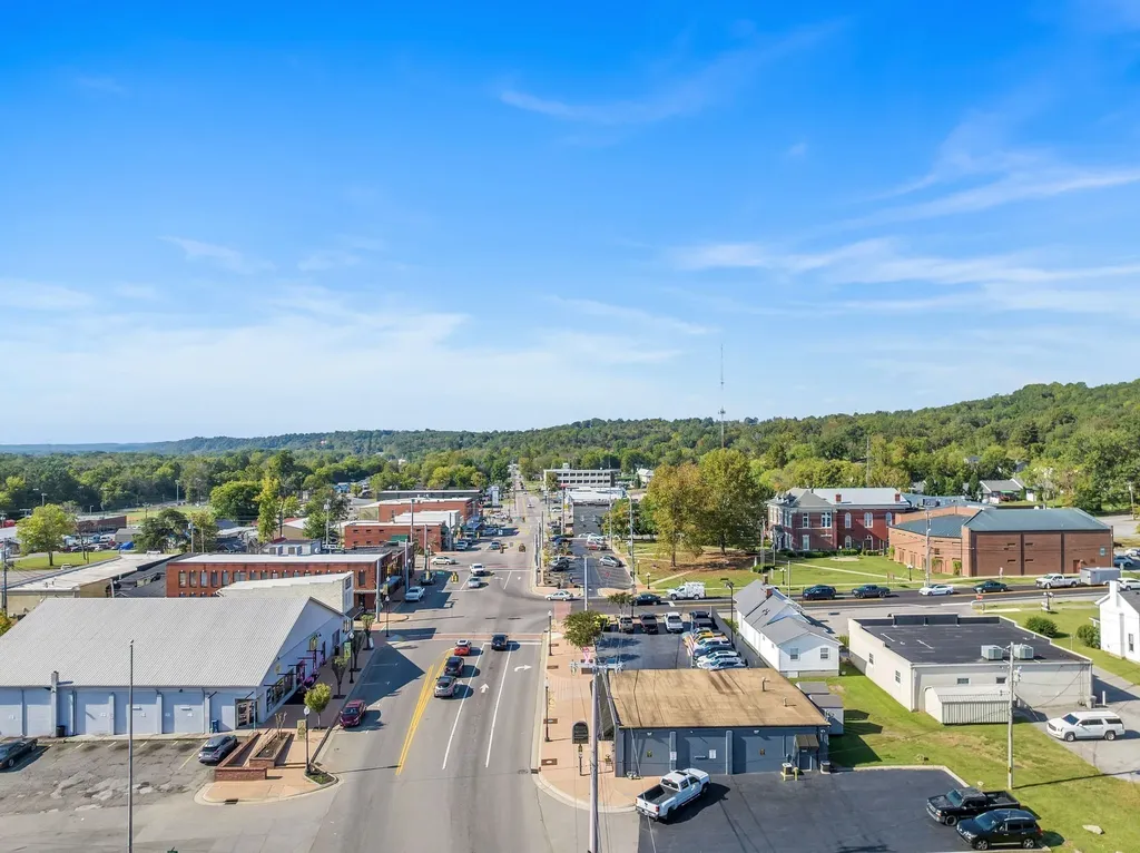 1807 Tn12, S Ashland City TN 37015