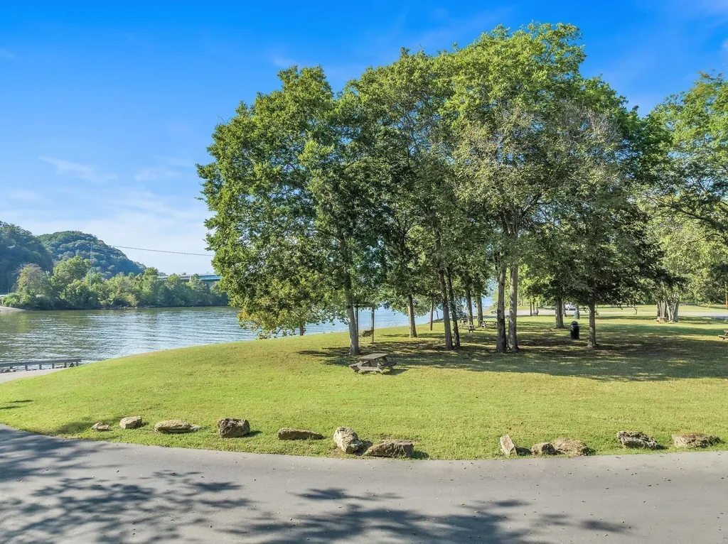 1807 Tn12, S Ashland City TN 37015