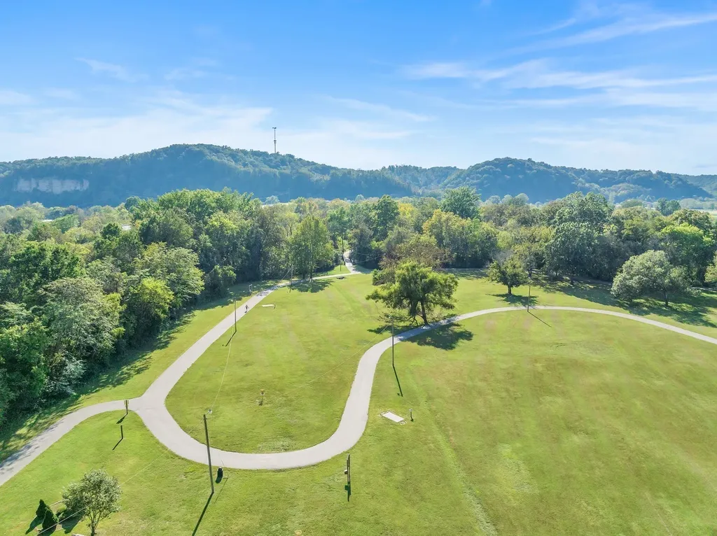 1807 Tn12, S Ashland City TN 37015