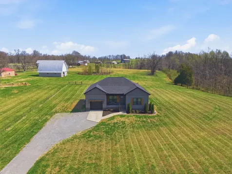1502 Rock Bridge Road Bethpage TN 37022