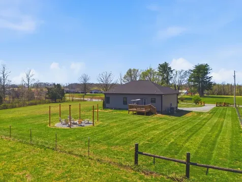 1502 Rock Bridge Road Bethpage TN 37022