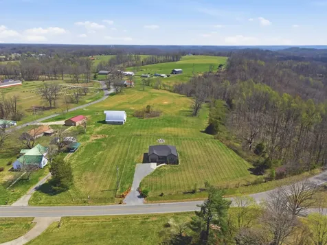 1502 Rock Bridge Road Bethpage TN 37022