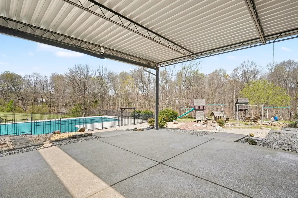 11948 Betts Road Greenbrier TN 37073