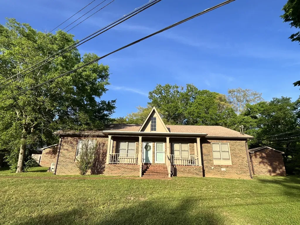 5001/2 Oakwood Drive Columbia TN 38401