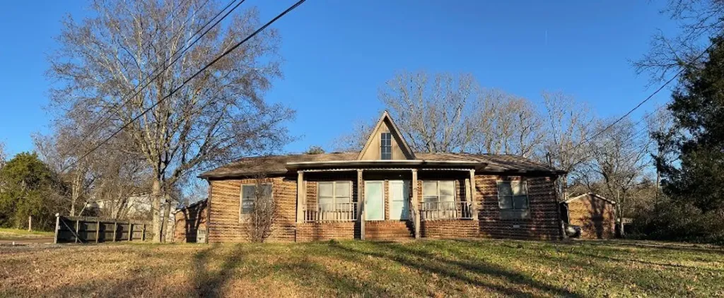 5001/2 Oakwood Drive Columbia TN 38401
