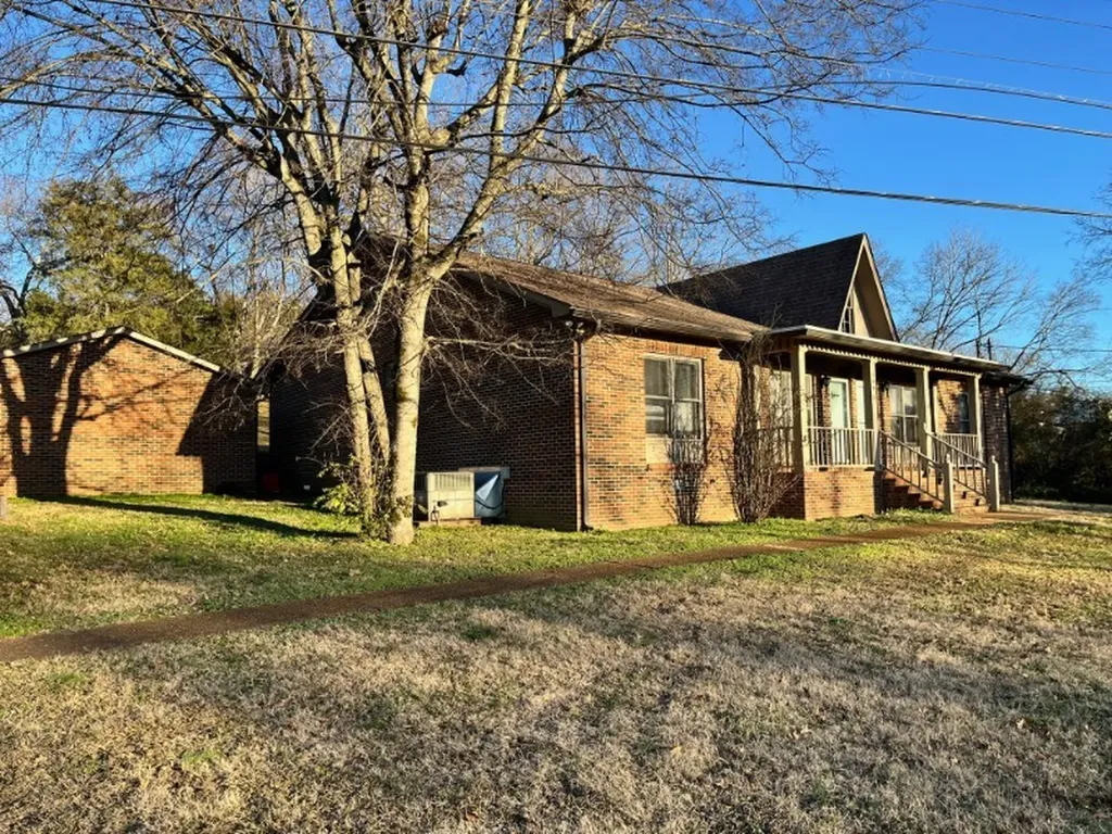 5001/2 Oakwood Drive Columbia TN 38401