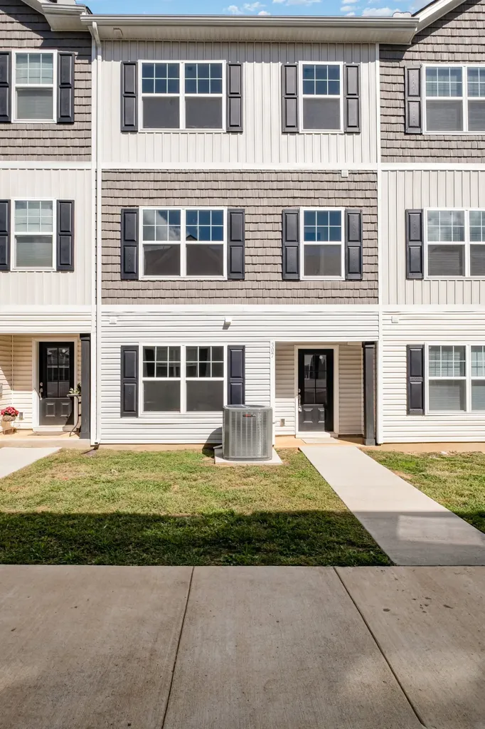 319 Moshe Feder Way La Vergne TN 37086
