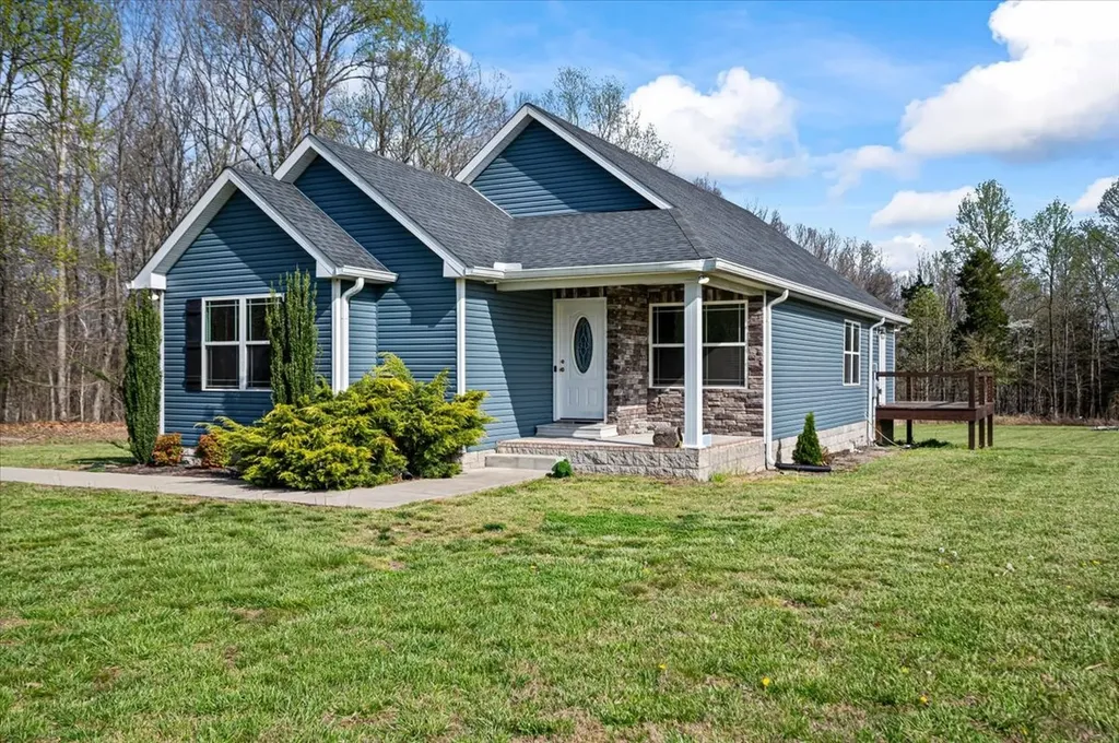 1689 Taurus Farm Road Lafayette TN 37083