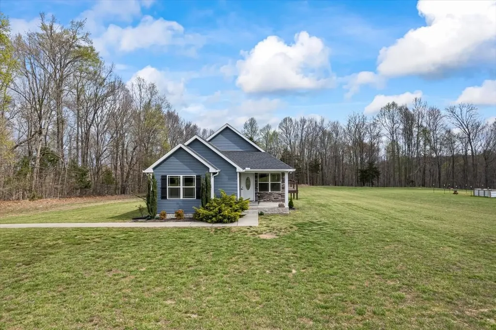 1689 Taurus Farm Road Lafayette TN 37083
