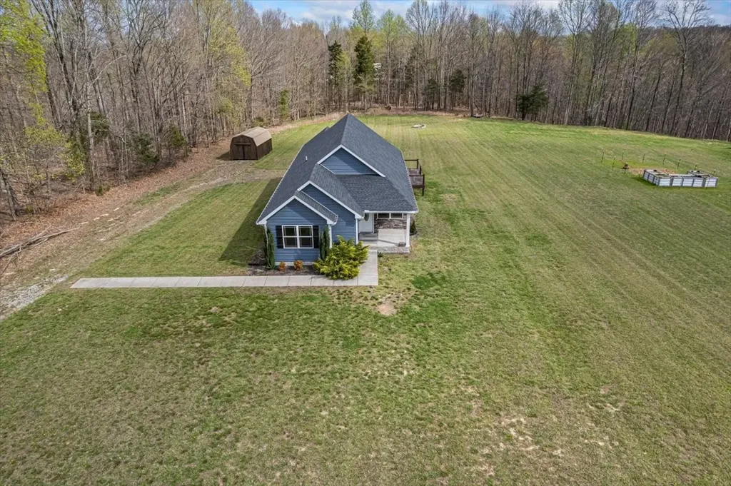 1689 Taurus Farm Road Lafayette TN 37083