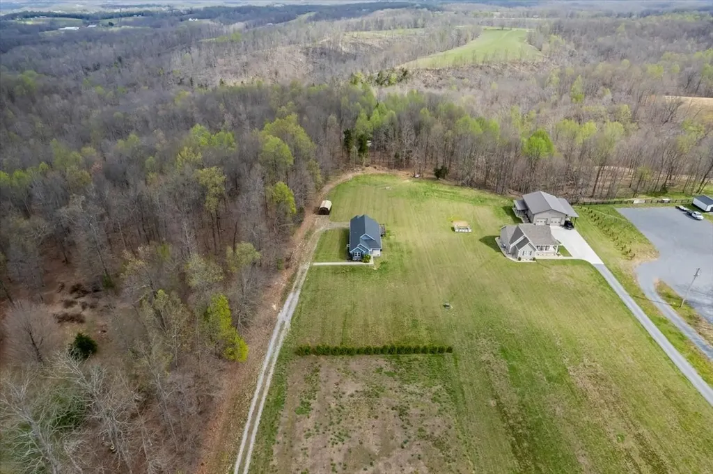 1689 Taurus Farm Road Lafayette TN 37083