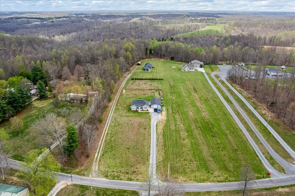 1689 Taurus Farm Road Lafayette TN 37083