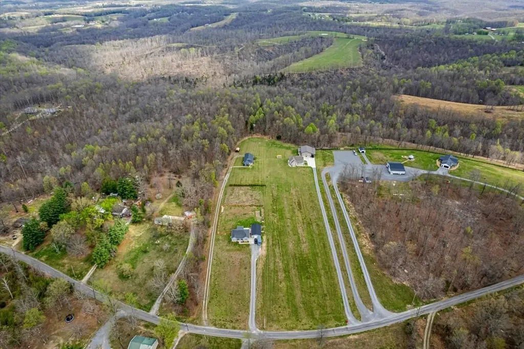 1689 Taurus Farm Road Lafayette TN 37083