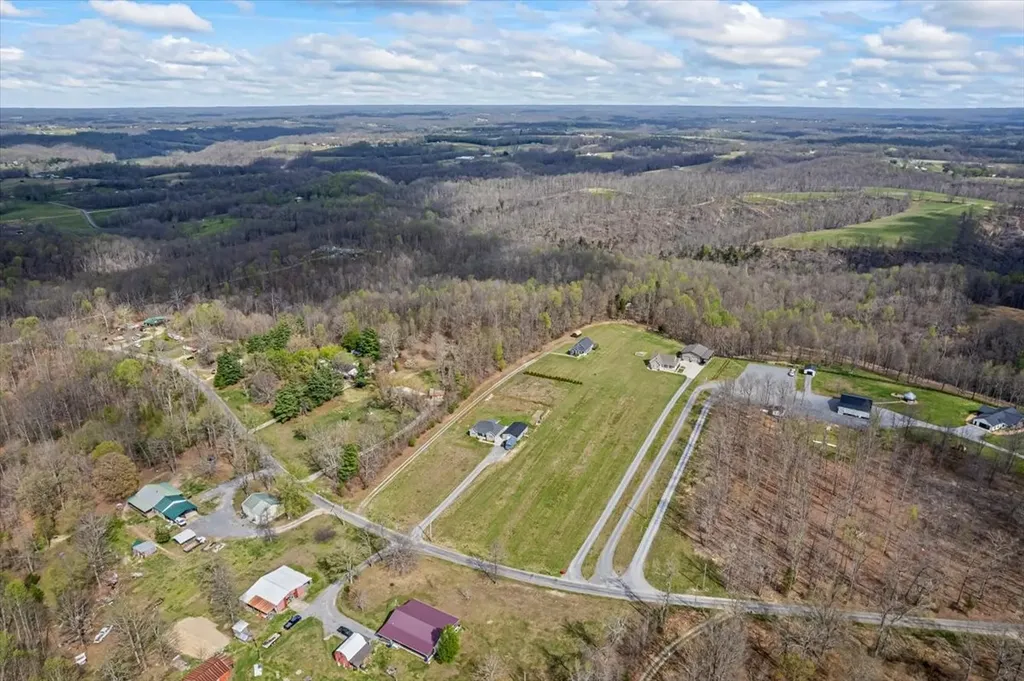 1689 Taurus Farm Road Lafayette TN 37083