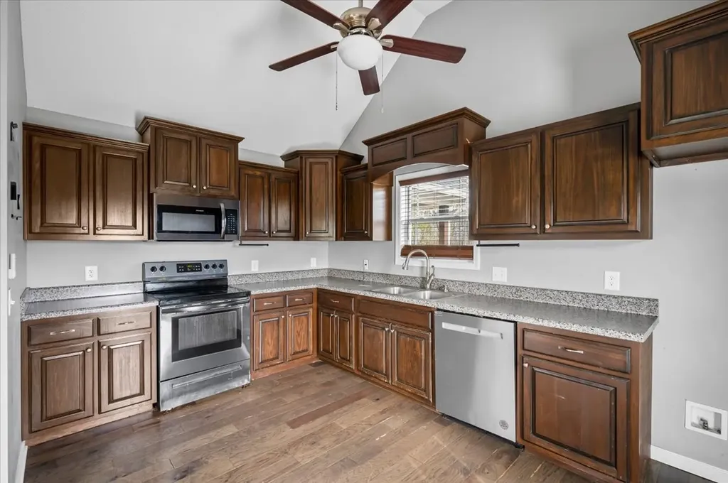 1689 Taurus Farm Road Lafayette TN 37083