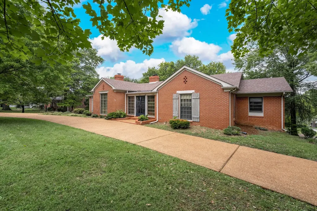 1037 Rolling Fields Circle Columbia TN 38401