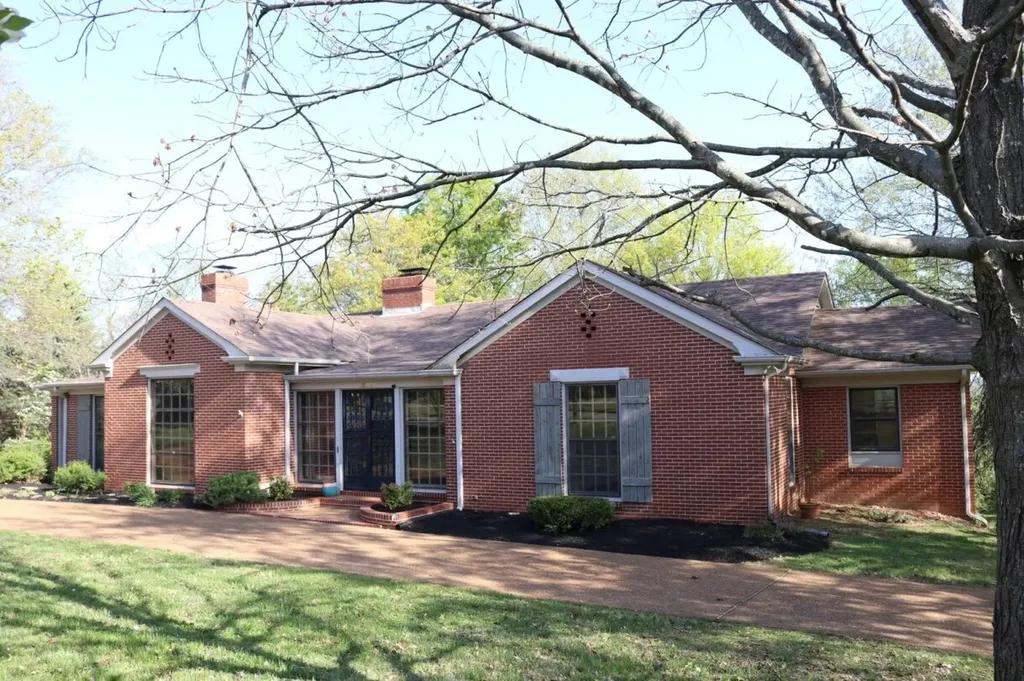 1037 Rolling Fields Circle Columbia TN 38401