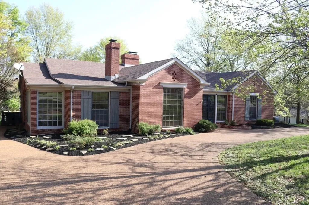 1037 Rolling Fields Circle Columbia TN 38401