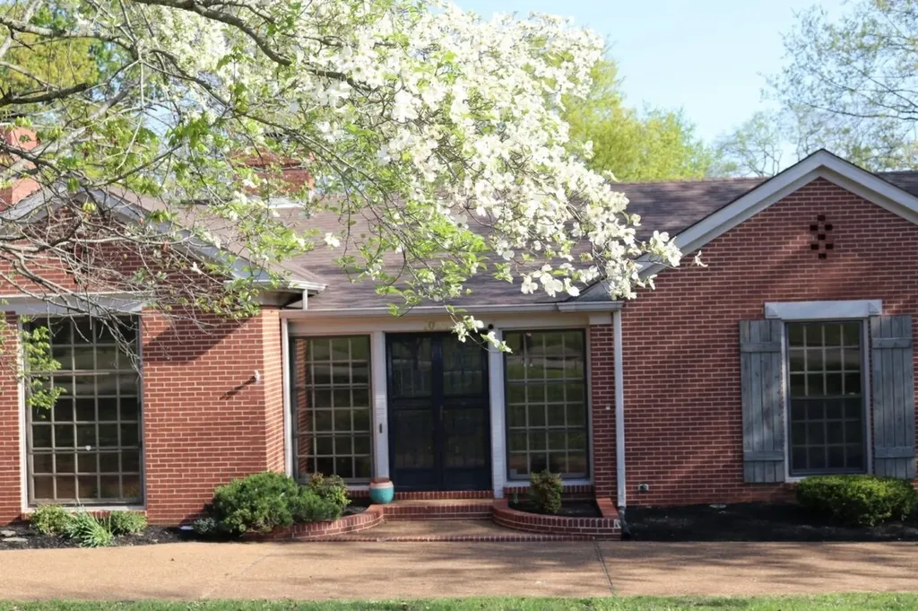 1037 Rolling Fields Circle Columbia TN 38401