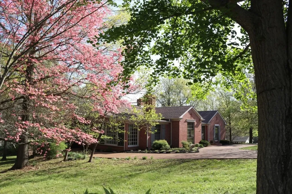 1037 Rolling Fields Circle Columbia TN 38401