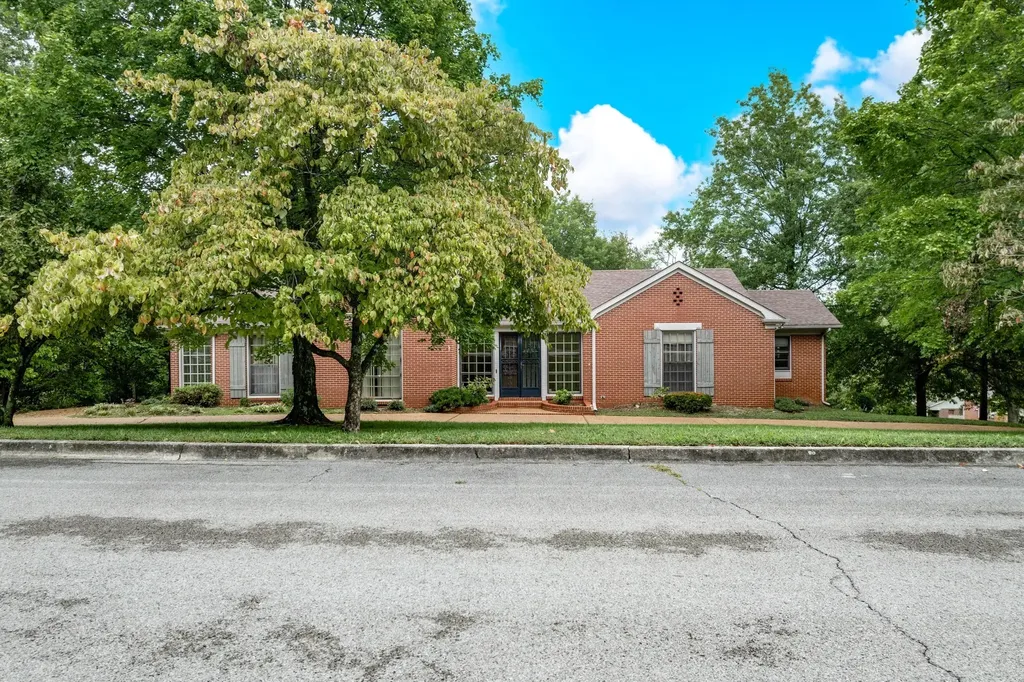 1037 Rolling Fields Circle Columbia TN 38401