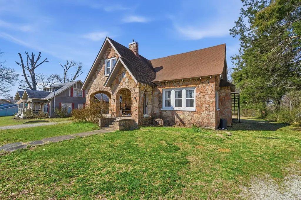 115 Florida Ave, N Parsons TN 38363