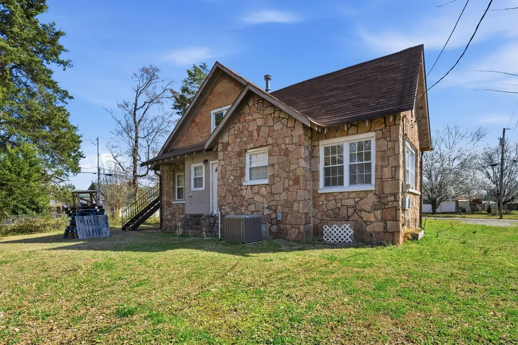 115 Florida Ave, N Parsons TN 38363