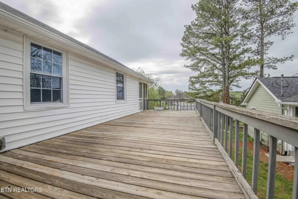 1009 E 1st Avenue Lenoir City TN 37771