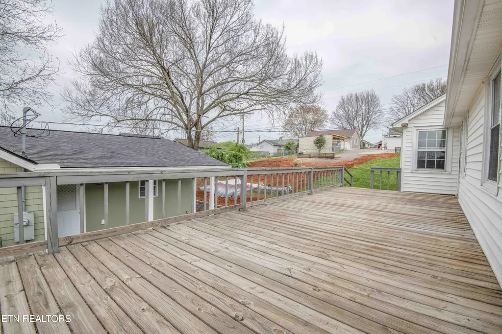 1009 E 1st Avenue Lenoir City TN 37771