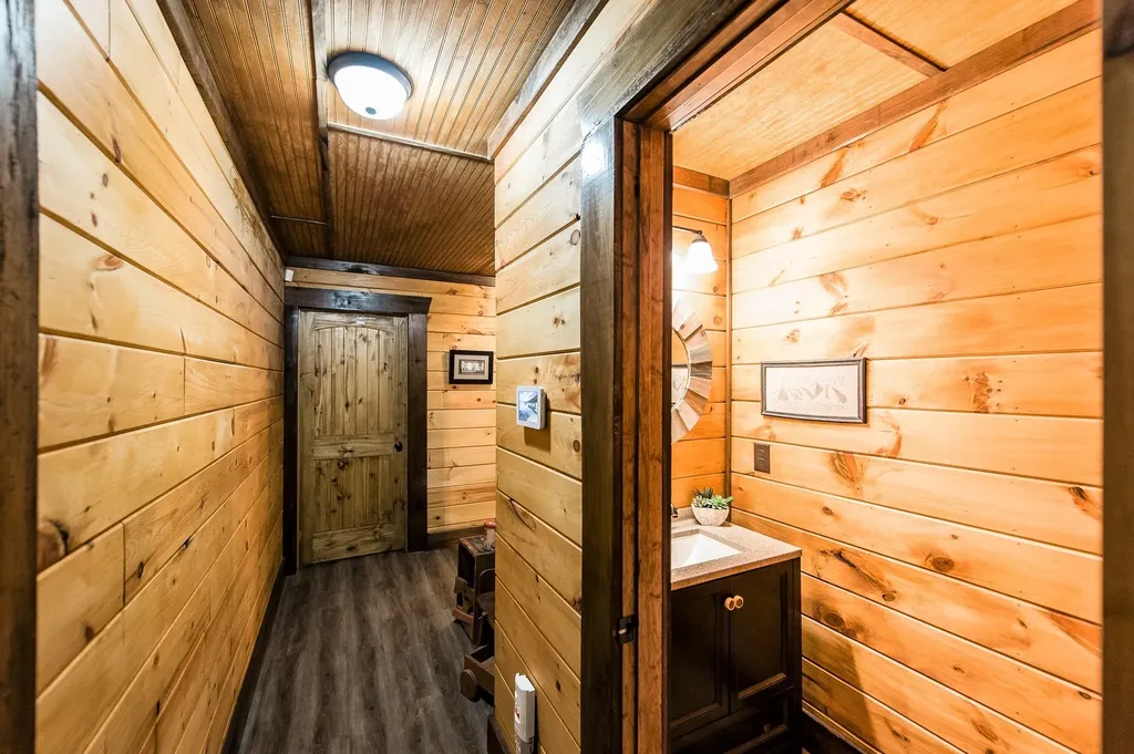 111 Guill Lane Cottontown TN 37048