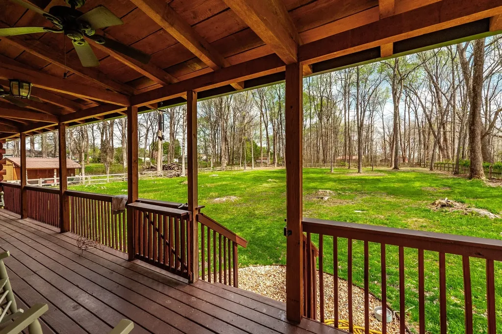 111 Guill Lane Cottontown TN 37048
