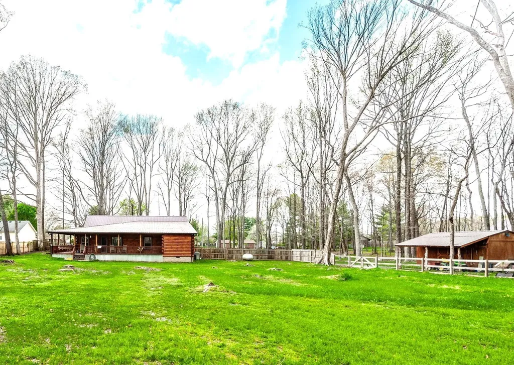 111 Guill Lane Cottontown TN 37048