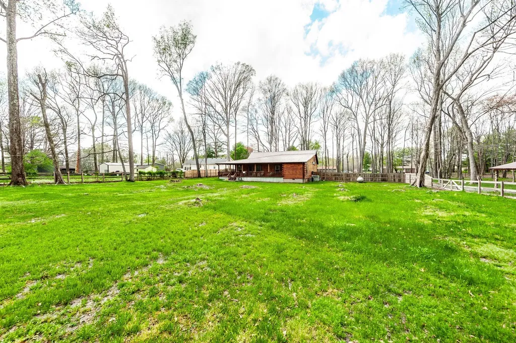 111 Guill Lane Cottontown TN 37048