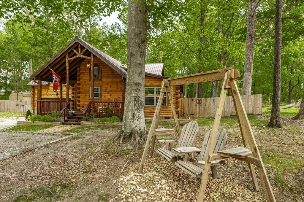 111 Guill Lane Cottontown TN 37048