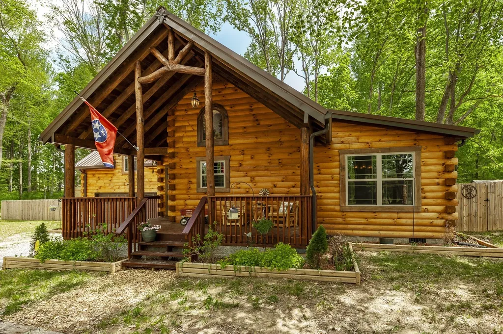 111 Guill Lane Cottontown TN 37048