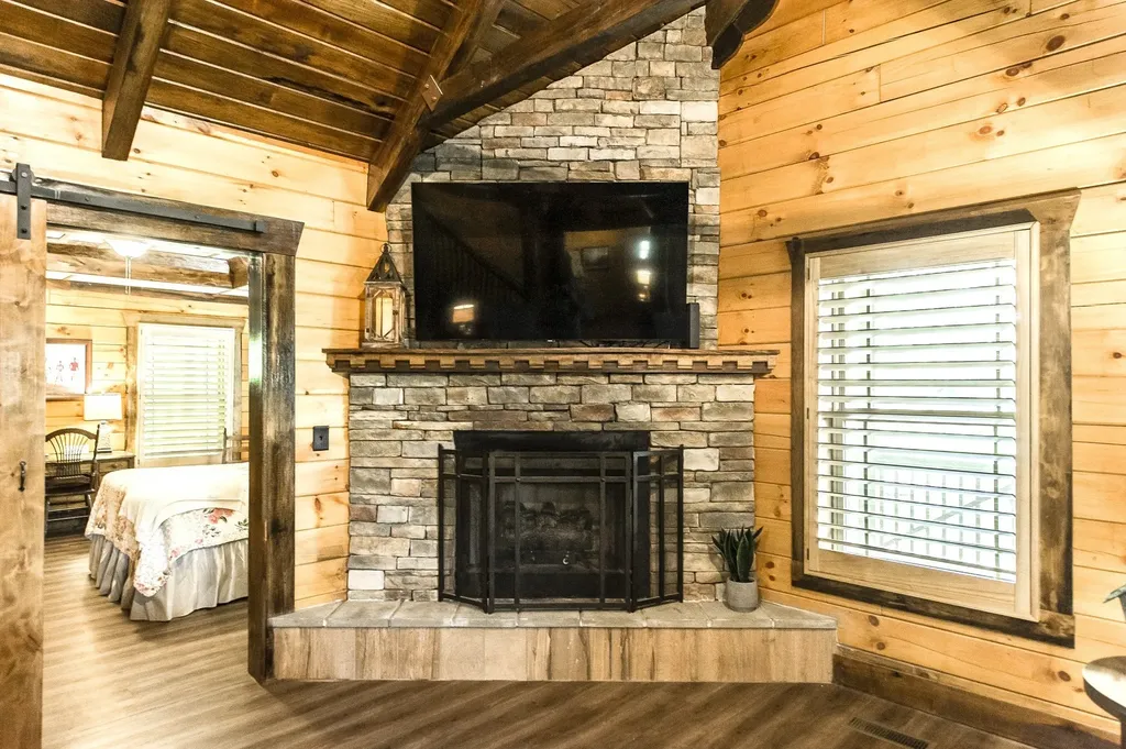 111 Guill Lane Cottontown TN 37048