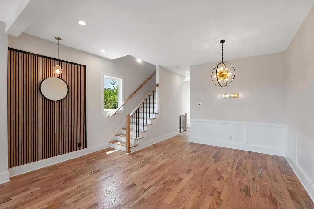 913 33rd Ave, N Nashville TN 37209