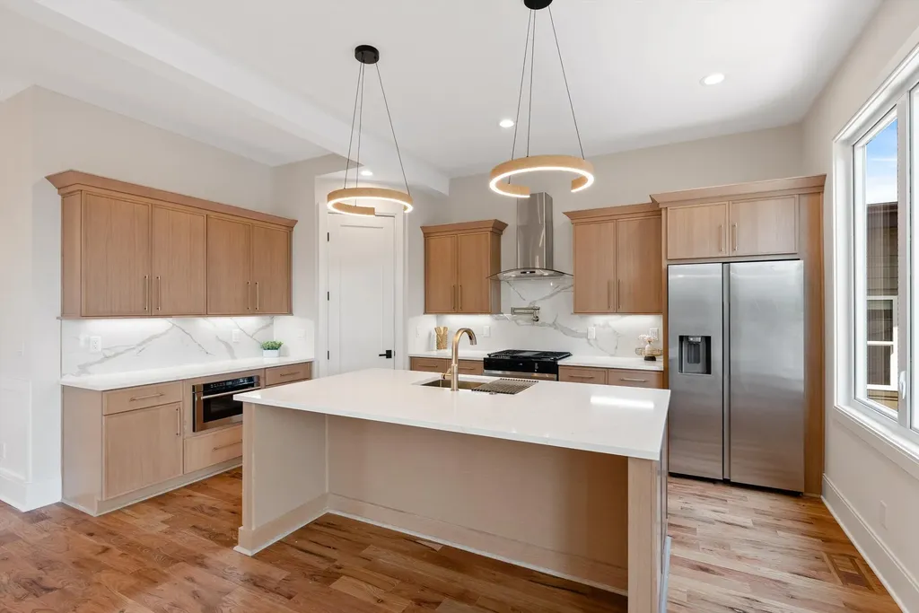 913 33rd Ave, N Nashville TN 37209