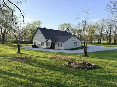 317 W Railroad Street Petersburg TN 37144