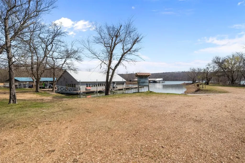 510 Big Richland Drive Waverly TN 37185