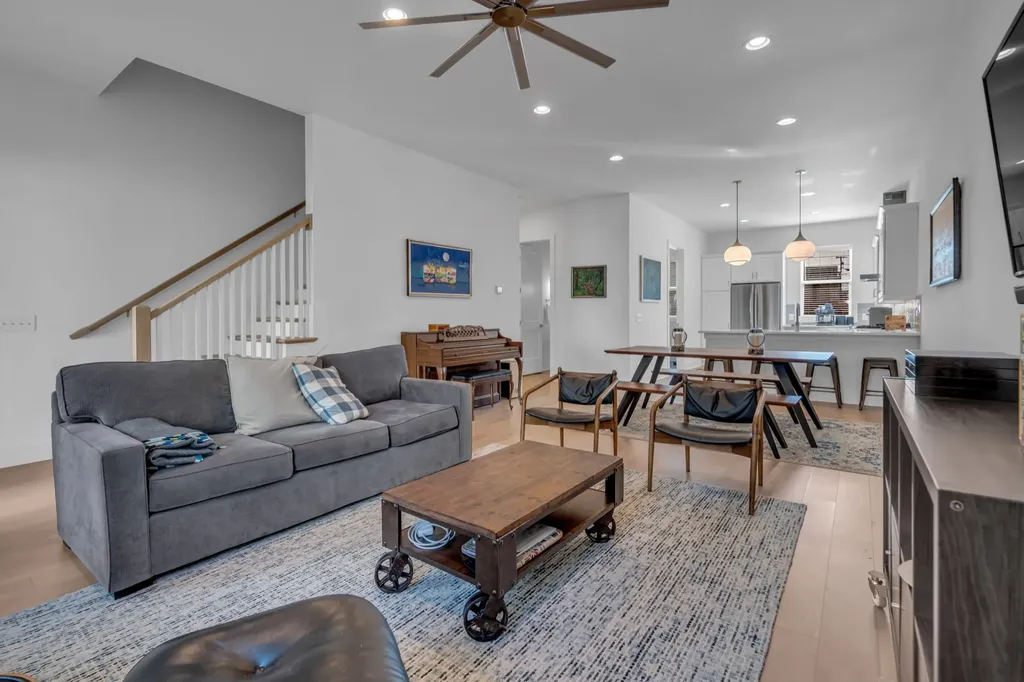 1011 44th Ave, N Nashville TN 37209