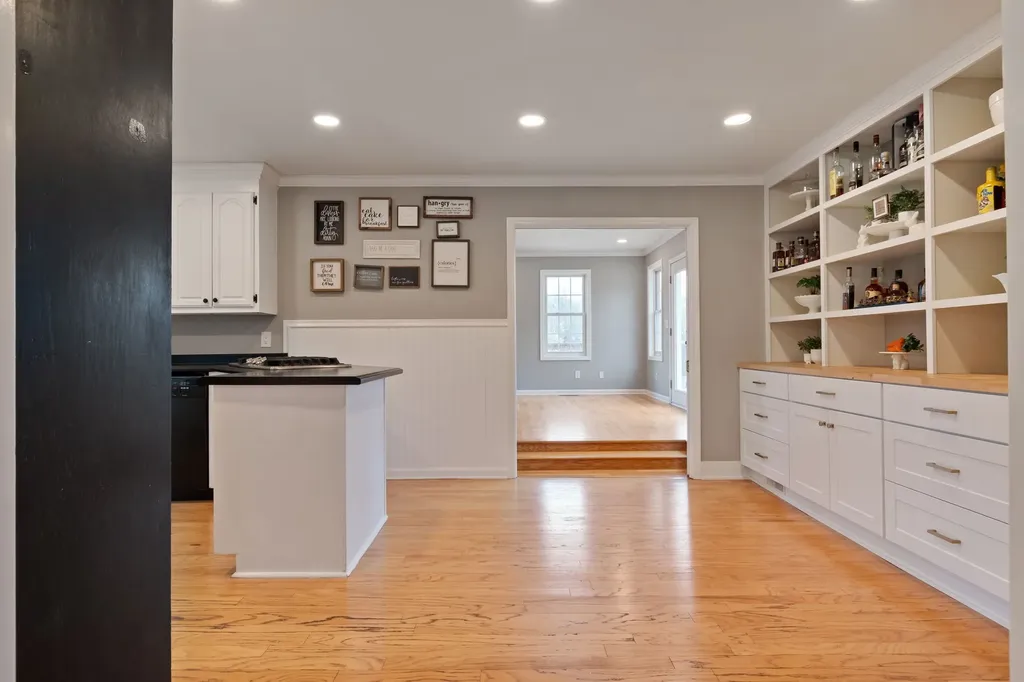 1608 Allison Avenue Columbia TN 38401