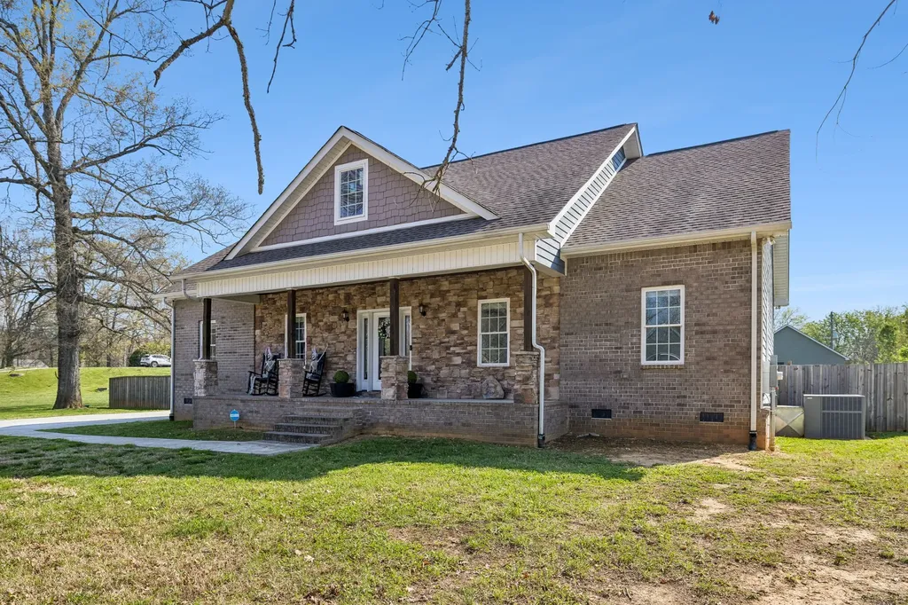 702 Forrest Drive Tullahoma TN 37388
